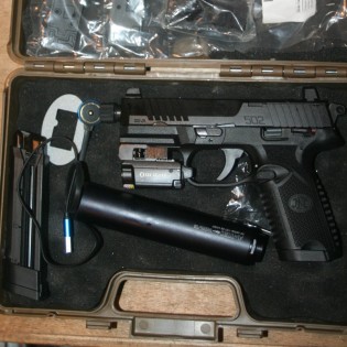 Pistolet FN 502 TACTICAL BLACK 4,6