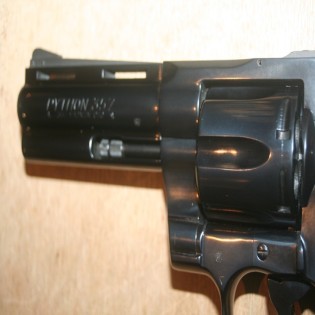 Revolver Colt Python 4 calibre 357 Magnum