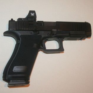 Glock 17 Gen 6 OR FS COMBO (livré avec viseur Vortex Defender) cal.9x19 